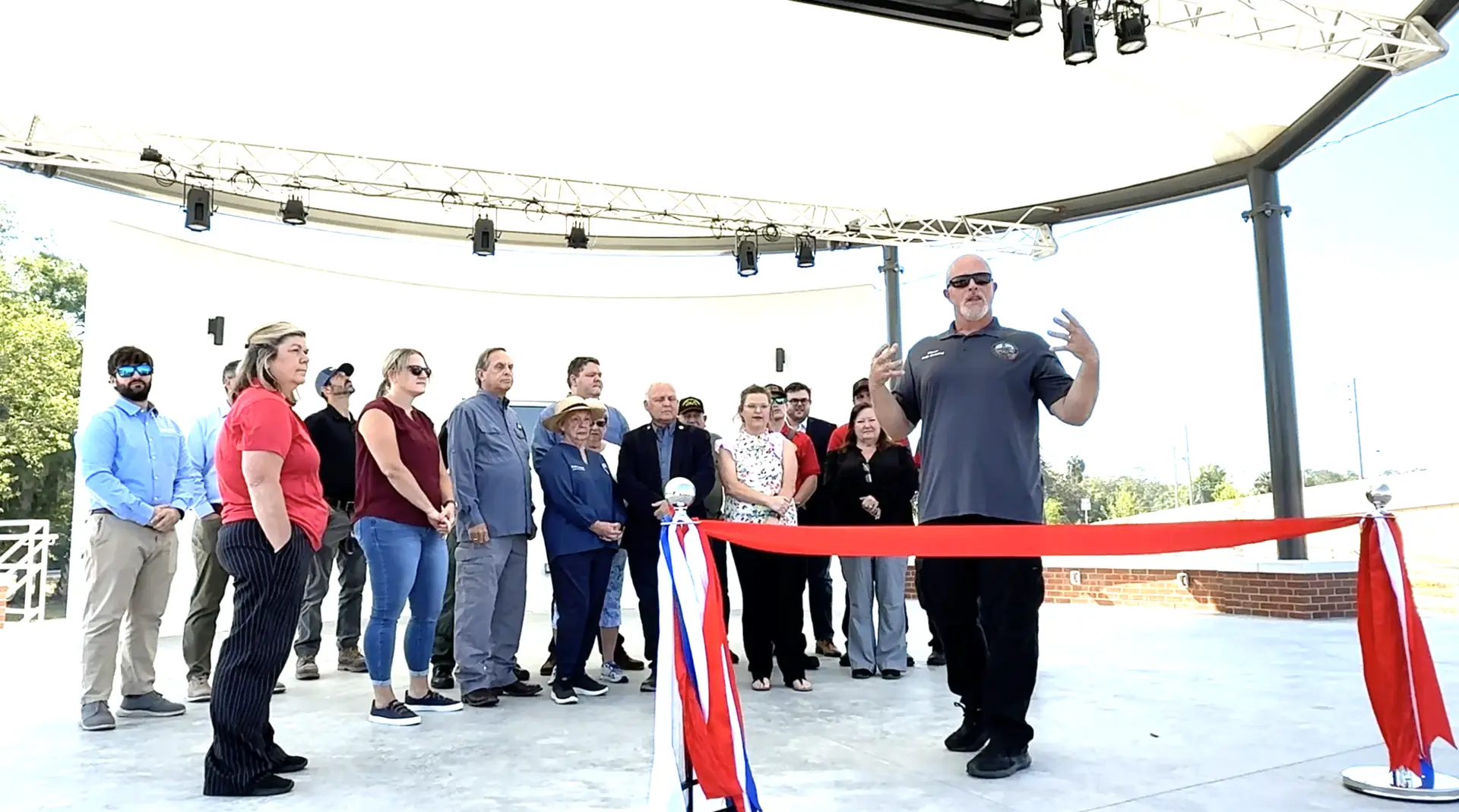 Starke unveils new downtown stage  – Lays groundwork for extended Veterans’ Park