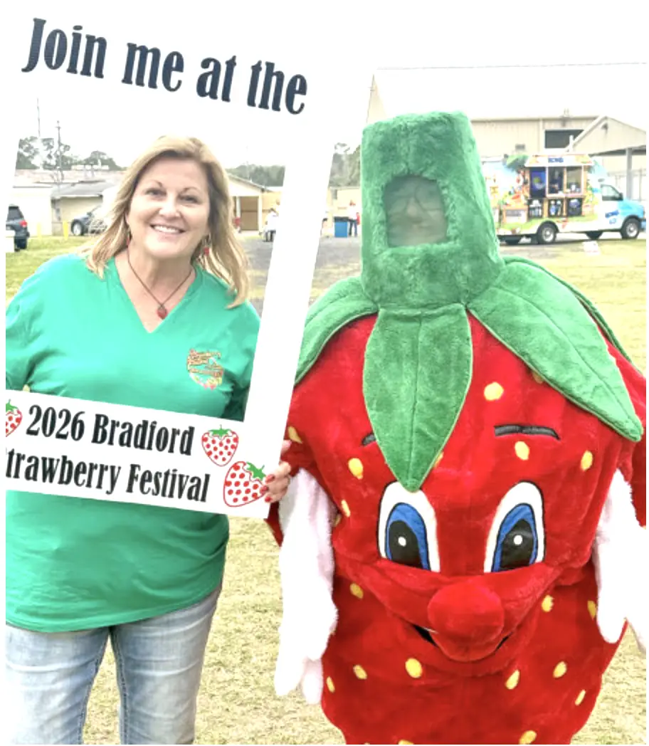 Strawberry Festival drew thousands  – Chamber event helped youth groups reach fundraising goals
